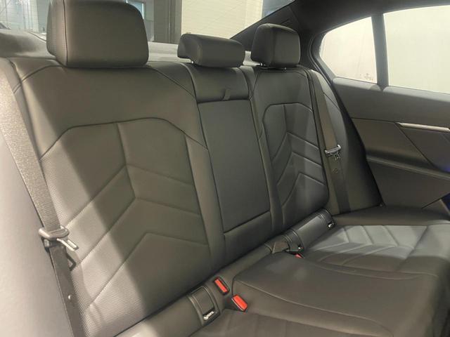 ５シリーズ ５２３ｄ　ｘＤｒｉｖｅ　Ｍスポーツ　【正規認定中古車】【全国正規ディーラー保証付／２年・走行距離無制限】弊社デモ　ブラックレザーシート　ハーマンカードンスピーカー　パノラマサンルーフ　シートヒーター　コンフォートドライビングパッケージ（25枚目）