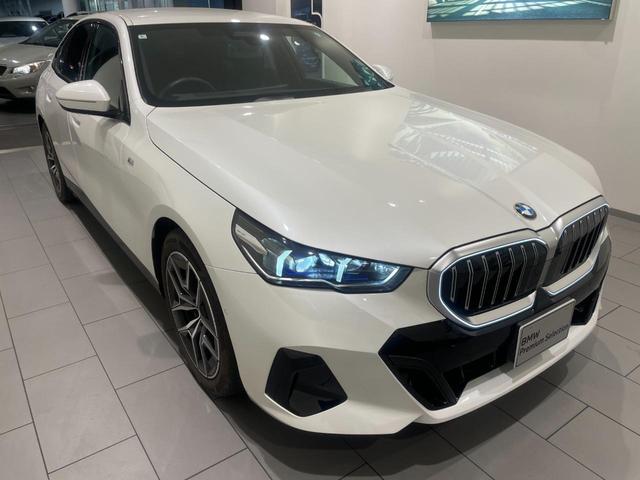 ５シリーズ ５２３ｄ　ｘＤｒｉｖｅ　Ｍスポーツ　【正規認定中古車】【全国正規ディーラー保証付／２年・走行距離無制限】弊社デモ　ブラックレザーシート　ハーマンカードンスピーカー　パノラマサンルーフ　シートヒーター　コンフォートドライビングパッケージ（53枚目）