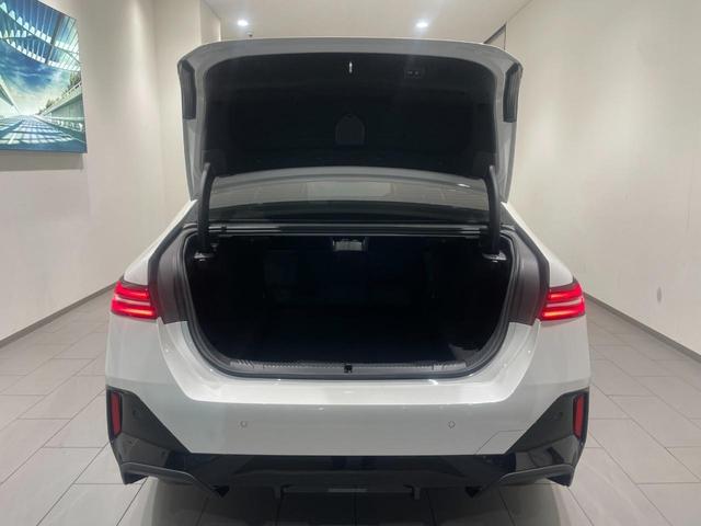 ５シリーズ ５２３ｄ　ｘＤｒｉｖｅ　Ｍスポーツ　【正規認定中古車】【全国正規ディーラー保証付／２年・走行距離無制限】弊社デモ　ブラックレザーシート　ハーマンカードンスピーカー　パノラマサンルーフ　シートヒーター　コンフォートドライビングパッケージ（66枚目）