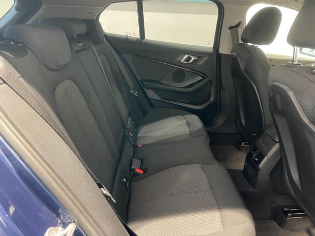 １シリーズ １１８ｄ　プレイ　１６ＡＷ　禁煙車　アクティブクルーズコントロール　インテリジェントセーフティー　オートトランク　バックカメラ　パーキングアシスト　スクリーンミラーリング　ＬＥＤライト　前後センサー　Ｂｌｕｅｔｏｏｔｈ（23枚目）