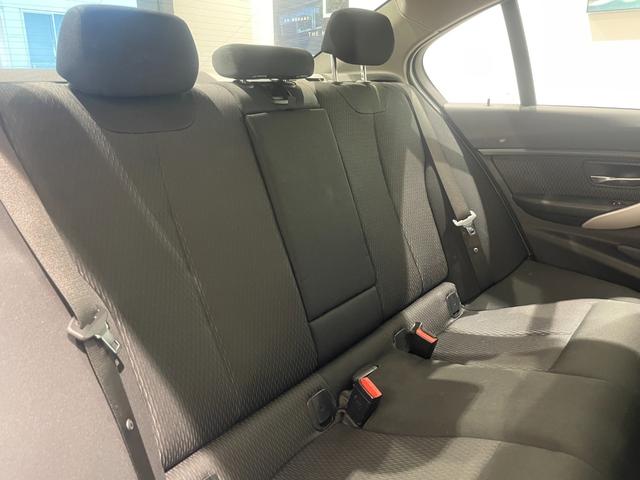 ３シリーズ ３１８ｉ　当店下取　禁煙車　ＬＣＩ　衝突軽減ブレーキ　ＬＥＤヘッドライト　バックカメラ　クルーズコントロール　ミラーＥＴＣ　ＢＬＵＥＴＯＯＴＨ　ミュージックコレクション　１６インチホイール　コンフォートアクセス（22枚目）