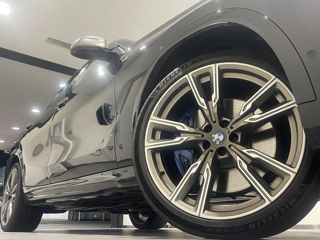 Ｘ６ Ｍ５０ｉ　レッドレザー電動シート　パノラマサンルーフ　禁煙車　ヘッドアップディスプレイ　２２インチＡＷ　トップビューカメラ　保冷温ドリンクホルダー　ＬＥＤヘッドライト　トップビューカメラ　全方位障害物センサー（15枚目）