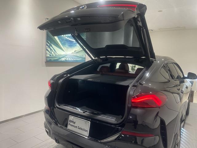 Ｘ６ Ｍ５０ｉ　レッドレザー電動シート　パノラマサンルーフ　禁煙車　ヘッドアップディスプレイ　２２インチＡＷ　トップビューカメラ　保冷温ドリンクホルダー　ＬＥＤヘッドライト　トップビューカメラ　全方位障害物センサー（17枚目）