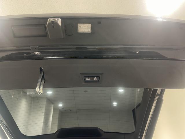 Ｘ６ Ｍ５０ｉ　レッドレザー電動シート　パノラマサンルーフ　禁煙車　ヘッドアップディスプレイ　２２インチＡＷ　トップビューカメラ　保冷温ドリンクホルダー　ＬＥＤヘッドライト　トップビューカメラ　全方位障害物センサー（18枚目）