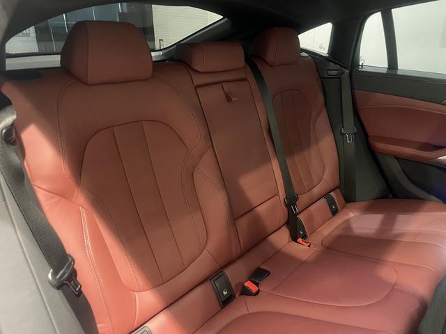 Ｘ６ Ｍ５０ｉ　レッドレザー電動シート　パノラマサンルーフ　禁煙車　ヘッドアップディスプレイ　２２インチＡＷ　トップビューカメラ　保冷温ドリンクホルダー　ＬＥＤヘッドライト　トップビューカメラ　全方位障害物センサー（23枚目）
