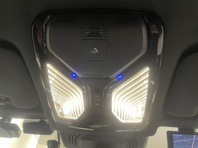 Ｘ６ Ｍ５０ｉ　レッドレザー電動シート　パノラマサンルーフ　禁煙車　ヘッドアップディスプレイ　２２インチＡＷ　トップビューカメラ　保冷温ドリンクホルダー　ＬＥＤヘッドライト　トップビューカメラ　全方位障害物センサー（26枚目）