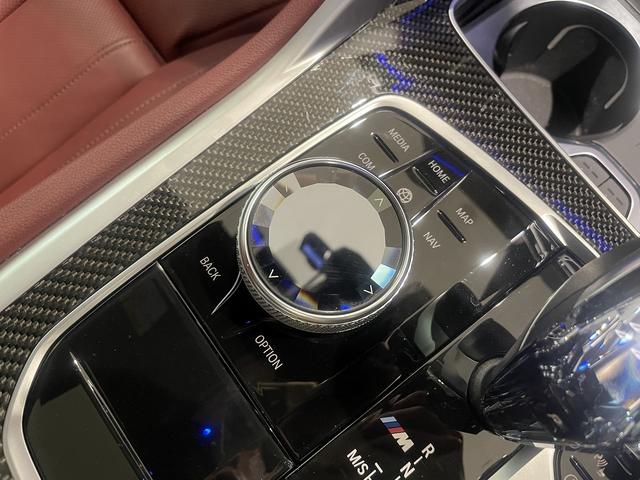 Ｘ６ Ｍ５０ｉ　レッドレザー電動シート　パノラマサンルーフ　禁煙車　ヘッドアップディスプレイ　２２インチＡＷ　トップビューカメラ　保冷温ドリンクホルダー　ＬＥＤヘッドライト　トップビューカメラ　全方位障害物センサー（36枚目）