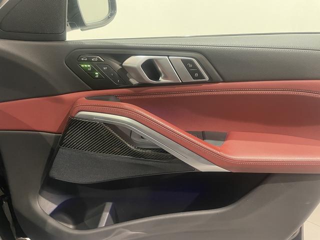 Ｘ６ Ｍ５０ｉ　レッドレザー電動シート　パノラマサンルーフ　禁煙車　ヘッドアップディスプレイ　２２インチＡＷ　トップビューカメラ　保冷温ドリンクホルダー　ＬＥＤヘッドライト　トップビューカメラ　全方位障害物センサー（49枚目）