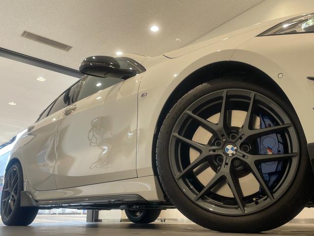 １シリーズ Ｍ１３５ｉ　ｘＤｒｉｖｅ　ストリート・レーサー　弊社下取り車両　４０台限定特別仕様車　禁煙　１オーナー　Ｍパフォーマンスシート　パドルシフト　シートヒーター　アクティブクルーズコントロール　スクリーンミラーリング　前後障害物センサー　ワイヤレス充電（4枚目）