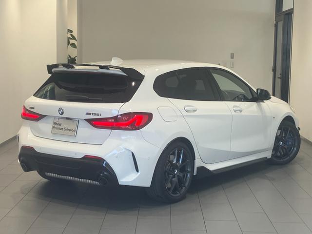 １シリーズ Ｍ１３５ｉ　ｘＤｒｉｖｅ　ストリート・レーサー　弊社下取り車両　４０台限定特別仕様車　禁煙　１オーナー　Ｍパフォーマンスシート　パドルシフト　シートヒーター　アクティブクルーズコントロール　スクリーンミラーリング　前後障害物センサー　ワイヤレス充電（6枚目）