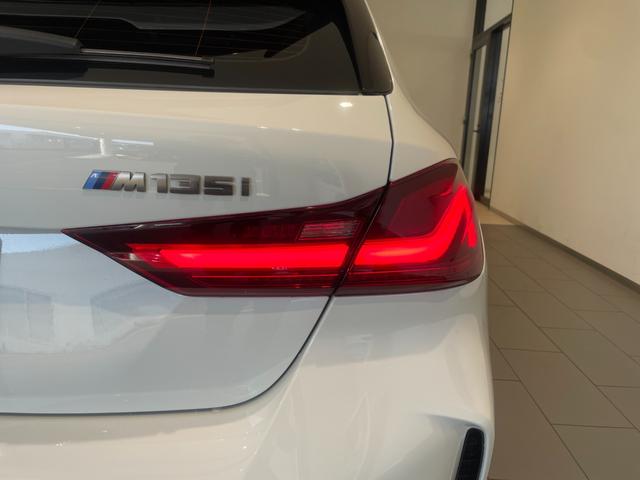 １シリーズ Ｍ１３５ｉ　ｘＤｒｉｖｅ　ストリート・レーサー　弊社下取り車両　４０台限定特別仕様車　禁煙　１オーナー　Ｍパフォーマンスシート　パドルシフト　シートヒーター　アクティブクルーズコントロール　スクリーンミラーリング　前後障害物センサー　ワイヤレス充電（14枚目）