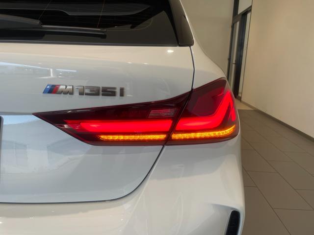 １シリーズ Ｍ１３５ｉ　ｘＤｒｉｖｅ　ストリート・レーサー　弊社下取り車両　４０台限定特別仕様車　禁煙　１オーナー　Ｍパフォーマンスシート　パドルシフト　シートヒーター　アクティブクルーズコントロール　スクリーンミラーリング　前後障害物センサー　ワイヤレス充電（15枚目）