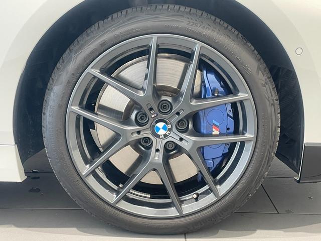 １シリーズ Ｍ１３５ｉ　ｘＤｒｉｖｅ　ストリート・レーサー　弊社下取り車両　４０台限定特別仕様車　禁煙　１オーナー　Ｍパフォーマンスシート　パドルシフト　シートヒーター　アクティブクルーズコントロール　スクリーンミラーリング　前後障害物センサー　ワイヤレス充電（16枚目）