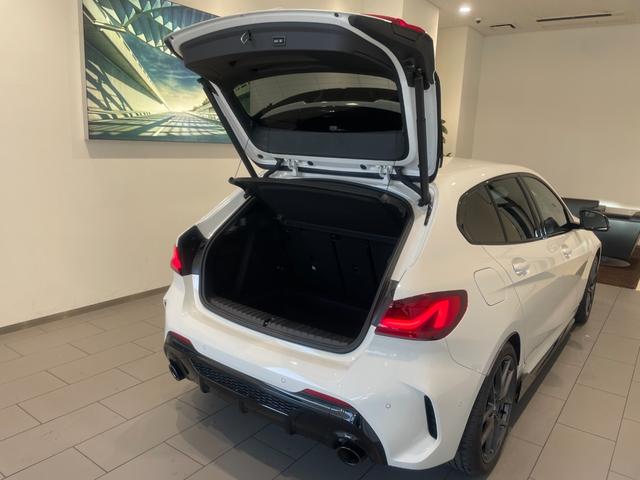 １シリーズ Ｍ１３５ｉ　ｘＤｒｉｖｅ　ストリート・レーサー　弊社下取り車両　４０台限定特別仕様車　禁煙　１オーナー　Ｍパフォーマンスシート　パドルシフト　シートヒーター　アクティブクルーズコントロール　スクリーンミラーリング　前後障害物センサー　ワイヤレス充電（17枚目）