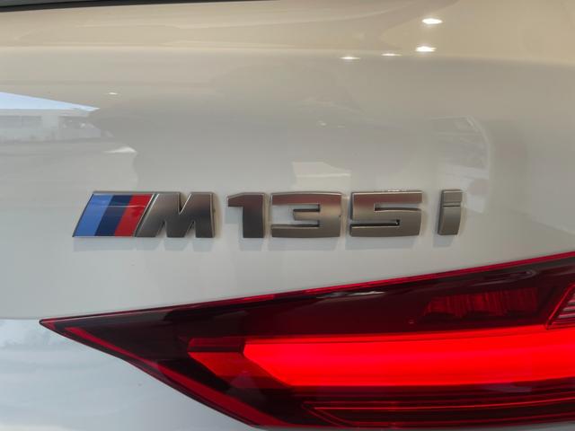 １シリーズ Ｍ１３５ｉ　ｘＤｒｉｖｅ　ストリート・レーサー　弊社下取り車両　４０台限定特別仕様車　禁煙　１オーナー　Ｍパフォーマンスシート　パドルシフト　シートヒーター　アクティブクルーズコントロール　スクリーンミラーリング　前後障害物センサー　ワイヤレス充電（62枚目）