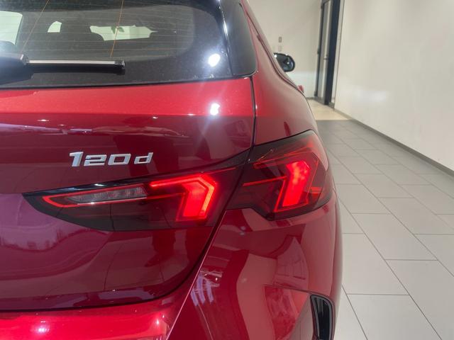１シリーズ １２０ｄ　弊社デモンストレーションカー　トップビューカメラ／障害物センサー　禁煙車　ヘッドアップディスプレイ　アクティブクルーズコントロール　パーキングアシスト　オートトランク　パワーシート　シートヒーター（13枚目）