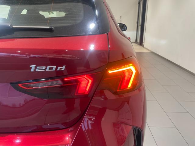 １シリーズ １２０ｄ　弊社デモンストレーションカー　トップビューカメラ／障害物センサー　禁煙車　ヘッドアップディスプレイ　アクティブクルーズコントロール　パーキングアシスト　オートトランク　パワーシート　シートヒーター（14枚目）