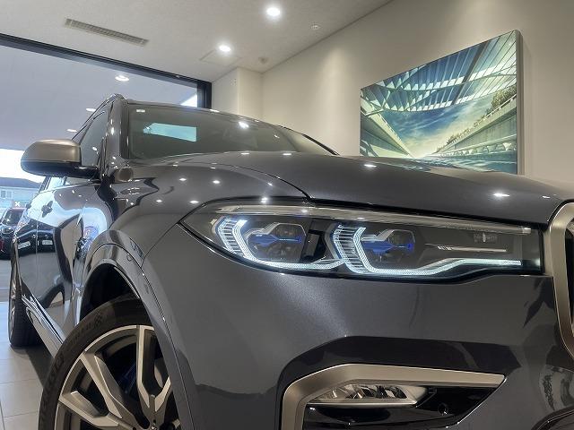 Ｘ７ Ｍ５０ｉ　ブラウンレザー電動シート　禁煙　２２インチＡＷ　ハーマンカードン　ヘッドアップディスプレイ　スカイラウンジサンルーフ　トップビューカメラ　全方位障害物センサー　パーキングアシスト　電動トランク（7枚目）