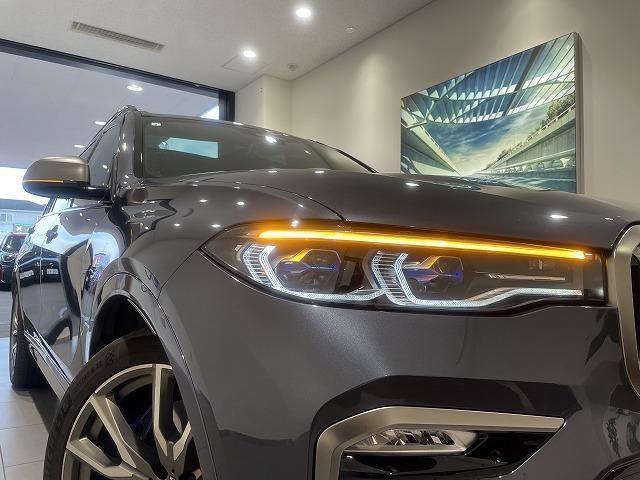 Ｘ７ Ｍ５０ｉ　ブラウンレザー電動シート　禁煙　２２インチＡＷ　ハーマンカードン　ヘッドアップディスプレイ　スカイラウンジサンルーフ　トップビューカメラ　全方位障害物センサー　パーキングアシスト　電動トランク（8枚目）