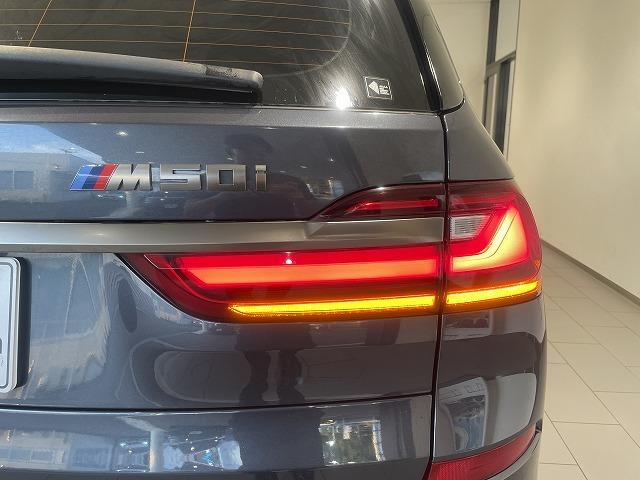 Ｘ７ Ｍ５０ｉ　ブラウンレザー電動シート　禁煙　２２インチＡＷ　ハーマンカードン　ヘッドアップディスプレイ　スカイラウンジサンルーフ　トップビューカメラ　全方位障害物センサー　パーキングアシスト　電動トランク（12枚目）