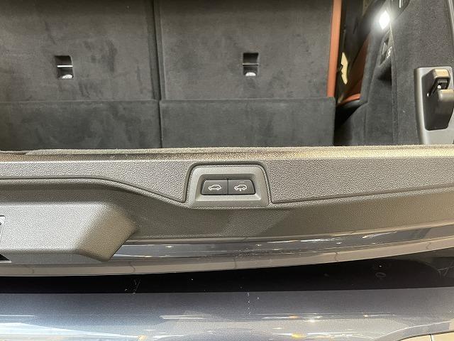 Ｘ７ Ｍ５０ｉ　ブラウンレザー電動シート　禁煙　２２インチＡＷ　ハーマンカードン　ヘッドアップディスプレイ　スカイラウンジサンルーフ　トップビューカメラ　全方位障害物センサー　パーキングアシスト　電動トランク（16枚目）
