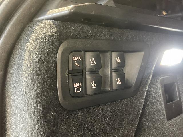 Ｘ７ Ｍ５０ｉ　ブラウンレザー電動シート　禁煙　２２インチＡＷ　ハーマンカードン　ヘッドアップディスプレイ　スカイラウンジサンルーフ　トップビューカメラ　全方位障害物センサー　パーキングアシスト　電動トランク（17枚目）