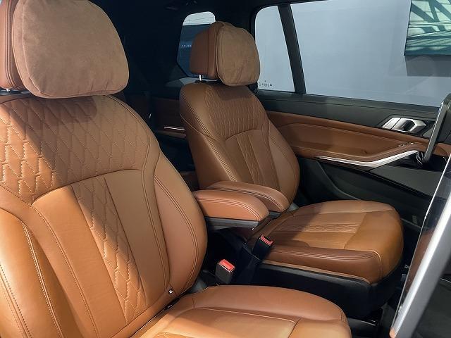 Ｘ７ Ｍ５０ｉ　ブラウンレザー電動シート　禁煙　２２インチＡＷ　ハーマンカードン　ヘッドアップディスプレイ　スカイラウンジサンルーフ　トップビューカメラ　全方位障害物センサー　パーキングアシスト　電動トランク（23枚目）