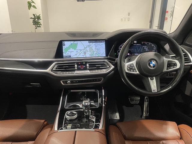 Ｘ７ Ｍ５０ｉ　ブラウンレザー電動シート　禁煙　２２インチＡＷ　ハーマンカードン　ヘッドアップディスプレイ　スカイラウンジサンルーフ　トップビューカメラ　全方位障害物センサー　パーキングアシスト　電動トランク（25枚目）