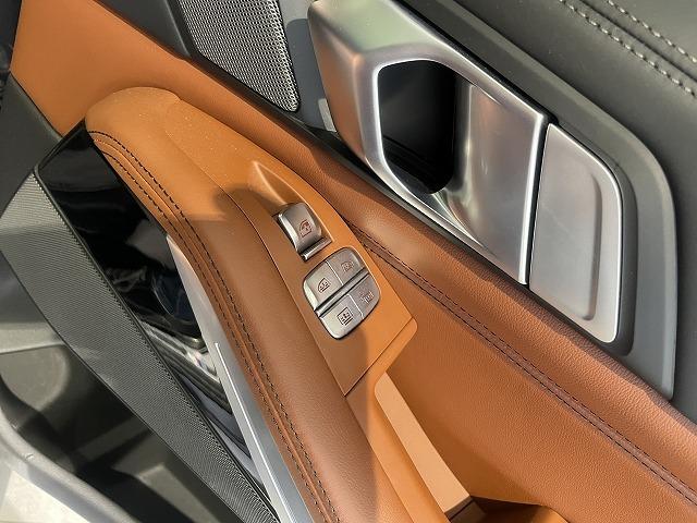 Ｘ７ Ｍ５０ｉ　ブラウンレザー電動シート　禁煙　２２インチＡＷ　ハーマンカードン　ヘッドアップディスプレイ　スカイラウンジサンルーフ　トップビューカメラ　全方位障害物センサー　パーキングアシスト　電動トランク（29枚目）