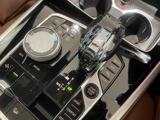 Ｘ７ Ｍ５０ｉ　ブラウンレザー電動シート　禁煙　２２インチＡＷ　ハーマンカードン　ヘッドアップディスプレイ　スカイラウンジサンルーフ　トップビューカメラ　全方位障害物センサー　パーキングアシスト　電動トランク（41枚目）