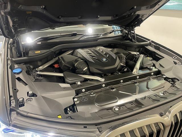 Ｘ７ Ｍ５０ｉ　ブラウンレザー電動シート　禁煙　２２インチＡＷ　ハーマンカードン　ヘッドアップディスプレイ　スカイラウンジサンルーフ　トップビューカメラ　全方位障害物センサー　パーキングアシスト　電動トランク（70枚目）