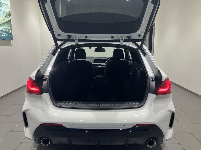 １シリーズ １１８ｄ　Ｍスポーツ　エディションジョイ＋　禁煙車　１８インチアロイホイール　オートトランク　アクティブクルーズコントロール　前後障害物センサー　パーキングアシスト　後退アシスト　ワイヤレスチャージャー　オートホールド　ＬＥＤヘッドライト（17枚目）