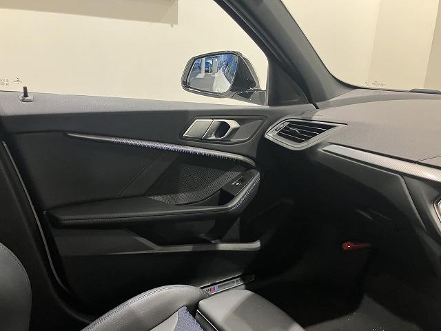 １シリーズ １１８ｄ　Ｍスポーツ　エディションジョイ＋　禁煙車　１８インチアロイホイール　オートトランク　アクティブクルーズコントロール　前後障害物センサー　パーキングアシスト　後退アシスト　ワイヤレスチャージャー　オートホールド　ＬＥＤヘッドライト（48枚目）