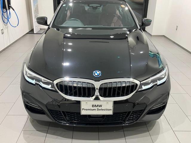 ３シリーズ ３３０ｅ　Ｍスポーツ　ハイラインパッケージ　【正規認定中古車】【全国正規ディーラー保証付／２年・走行距離無制限】赤革電動シート　１９インチホイール　ワンオーナー　トップビューカメラ　オートトランク　ハンズオフアシスト　ＬＥＤヘッドライト（47枚目）