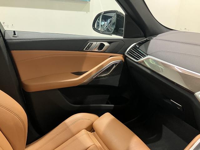 Ｘ６ ｘＤｒｉｖｅ　３５ｄ　Ｍスポーツハイラインパッケージ　４ＷＤ　正規認定中古車／全国正規ディーラー保証付／２年・走行距離無制限／茶革電動シート　禁煙　パノラマサンルーフ　２１ＡＷ　保冷温カップホルダー　トップビューカメラ　パーキングアシスト　シートヒーター（46枚目）