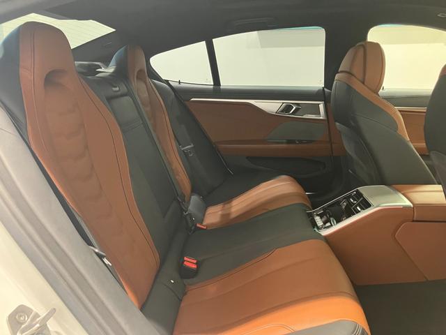 ８シリーズ ８４０ｉ　グランクーペ　Ｍスポーツ　【正規認定中古車】【全国正規ディーラー保証付／２年・走行距離無制限】サンルーフ／レーザーライト／茶革電動シート／ＨａｒｍａｎＫａｒｄｏｎ／シートクーラー／フルセグＴＶ／２０インチホイール／禁煙／（21枚目）