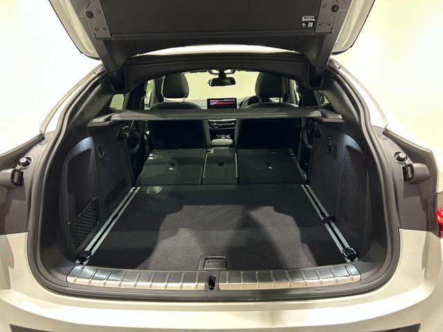 保証期間中にトラブルが発生した際には、緊急連絡を２４時間フリーダイヤルでお受けします。応急処理のアドバイスのみならず、出張修理やレッカーなどの手配、さらには代替交通手段やホテルの確保を行います。