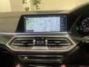 Ｍ５０ｉ　レッドレザー電動シート　パノラマサンルーフ　禁煙車　ヘッドアップディスプレイ　２２インチＡＷ　トップビューカメラ　保冷温ドリンクホルダー　ＬＥＤヘッドライト　トップビューカメラ　全方位障害物センサー（29枚目）