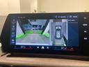 【トップビューカメラ/全方位PDC】まるで車の真上から見ているかのような映像。後ろだけでなくサイドまで見渡せますので安心して車庫入れが出来ます。