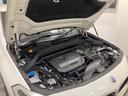 BMWのコックピットは一貫したコンセプトに基づいて設計されています。ドライバーが常に前方に集中できる運転環境を追求しあらゆるスイッチが最も扱いやすい位置に配置されております。