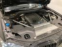 BMWのコックピットは一貫したコンセプトに基づいて設計されています。ドライバーが常に前方に集中できる運転環境を追求しあらゆるスイッチが最も扱いやすい位置に配置されております。