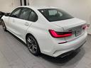 サービスにはドイツ本国と同様に教育と訓練を受け、BMWを知り尽くした「マイスター」が数多く在籍しております。360度に及ぶ納車前点検整備で、お客様に安心と安全をお届けいたします。