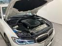 BMWのコックピットは一貫したコンセプトに基づいて設計されています。ドライバーが常に前方に集中できる運転環境を追求しあらゆるスイッチが最も扱いやすい位置に配置されております。