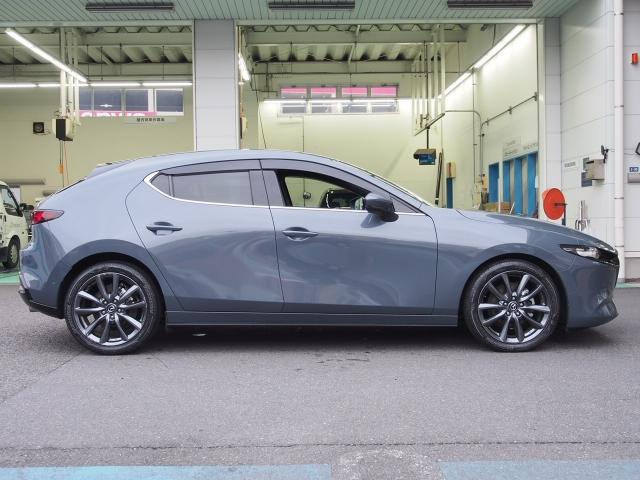 ＭＡＺＤＡ３ファストバック １５Ｓ　ツーリング　１オーナー　全車速追従式レーダークルーズ　前後Ｐセンサー　バックモニター　マツダコネクトナビ　２．０ＥＴＣ　アップルカープレイ　地デジ　ＬＥＤヘッドライト　ＣＤ／ＤＶＤ　追突軽減ブレーキ　車線逸脱警報（3枚目）