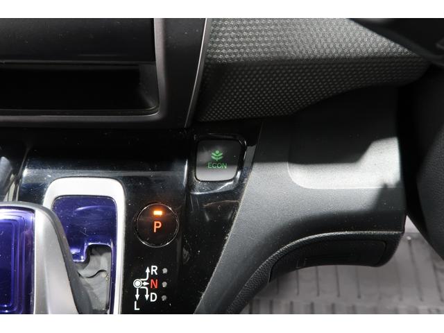 フリード＋ハイブリッド ハイブリッドＧ・ホンダセンシング　そのまんま車両　ワンオーナー　４ＷＤ　運転支援　衝突軽減ブレーキ（ＣＭＢＳ）　アダプティブクルーズコントロール（ＡＣＣ）　ナビ　バックカメラ　ＥＴＣ　フルセグ　Ｂｌｕｅｔｏｏｔｈ　シートヒーター　四駆（13枚目）