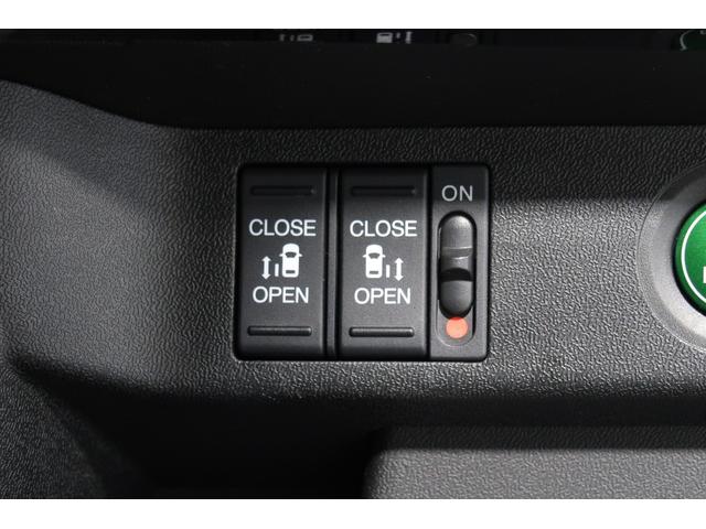 ステップワゴンスパーダ スパーダホンダセンシング車いす仕様車2列目乗車タイプ ホンダ認定中古車 1年保証 ワンオーナー 禁煙車 福祉車両 スロープ付 電動ウィンチ 運転支援 衝突軽減ブレーキ(CMBS) 誤発進抑制機能 アダプティブクルコン(ACC) ドラレコ 後席モニター(17枚目)