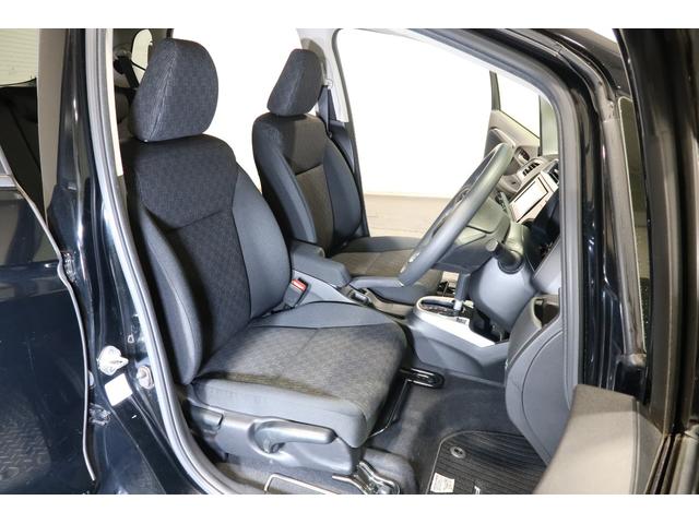 すわり心地の良い運転席・助手席です。長時間のドライブの疲れ軽減に貢献します。どうぞ快適なドライブを♪