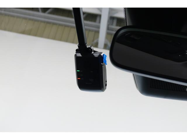 フィット ｅ：ＨＥＶＲＳ　ホンダ認定中古車　２年保証　デモカー　禁煙車　運転支援　衝突軽減ブレーキ（ＣＭＢＳ）　誤発進抑制機能　渋滞追従付クルコン（ＡＣＣ）　ドラレコ　コネクトナビ　バックカメラ　ＥＴＣ　フルセグＴＶ　ＵＳＢ（21枚目）