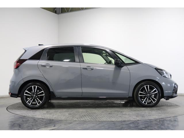 フィット ｅ：ＨＥＶＲＳ　ホンダ認定中古車　２年保証　デモカー　禁煙車　運転支援　衝突軽減ブレーキ（ＣＭＢＳ）　誤発進抑制機能　渋滞追従付クルコン（ＡＣＣ）　ドラレコ　コネクトナビ　バックカメラ　ＥＴＣ　フルセグＴＶ　ＵＳＢ（28枚目）