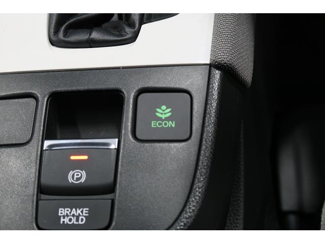 フィット ｅ：ＨＥＶクロスター　ホンダ認定中古車　２年保証　ワンオーナー　禁煙車　安全運転支援　衝突軽減ブレーキ（ＣＭＢＳ）　誤発進抑制機能　渋滞追従付クルコン（ＡＣＣ）　前後ドラレコ　コネクトナビ　バックカメラ　ＥＴＣ　フルセグ（16枚目）